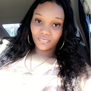 Meet your Posher, Nia